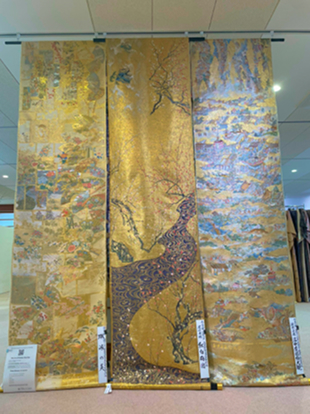 和凛店内の展示1