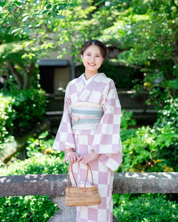 京都で着物 レンタルなら人気の和凛へ｜大人な着物,ラグジュアリー店内