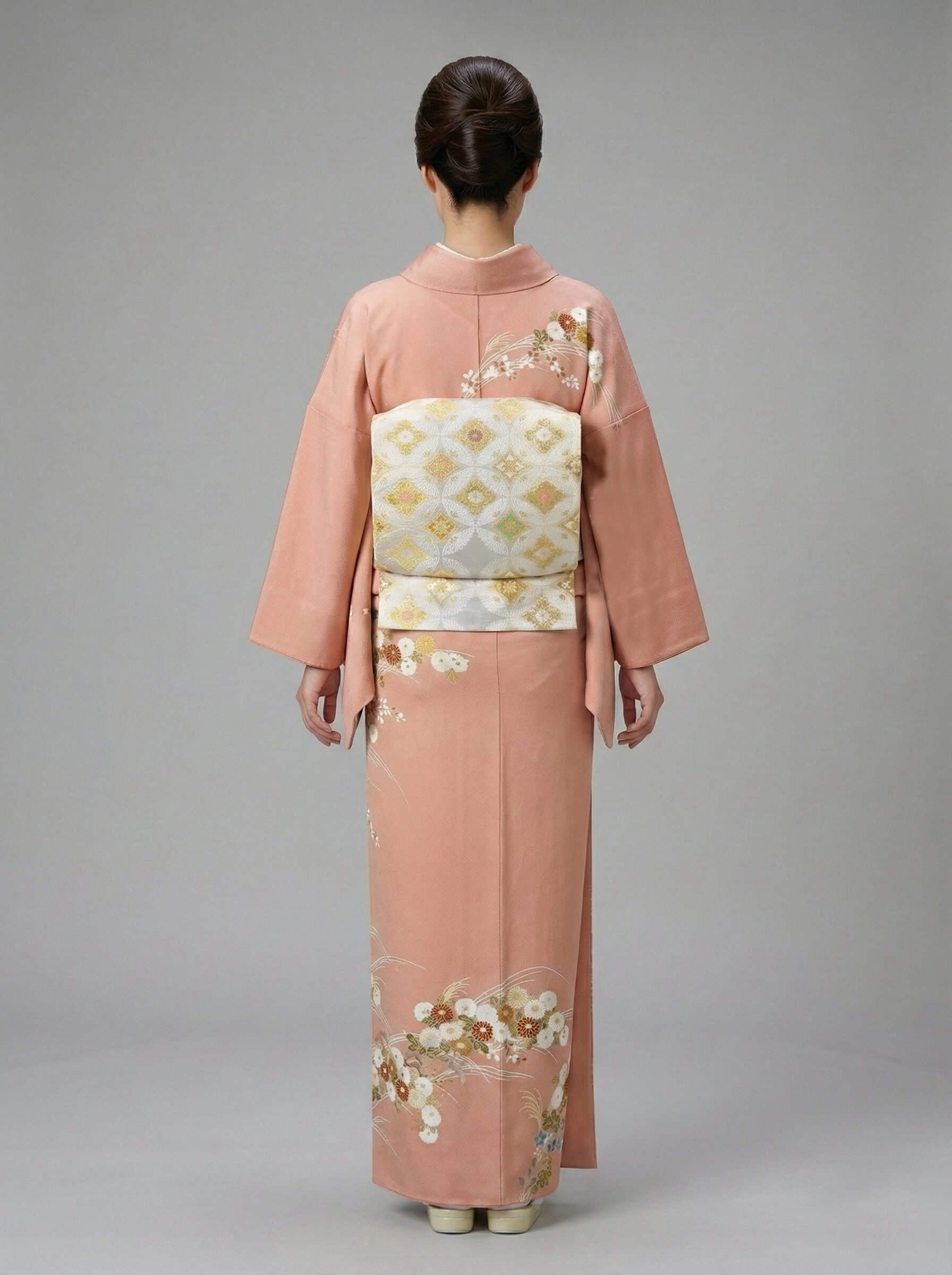 訪問着 黒地と白地に唐花