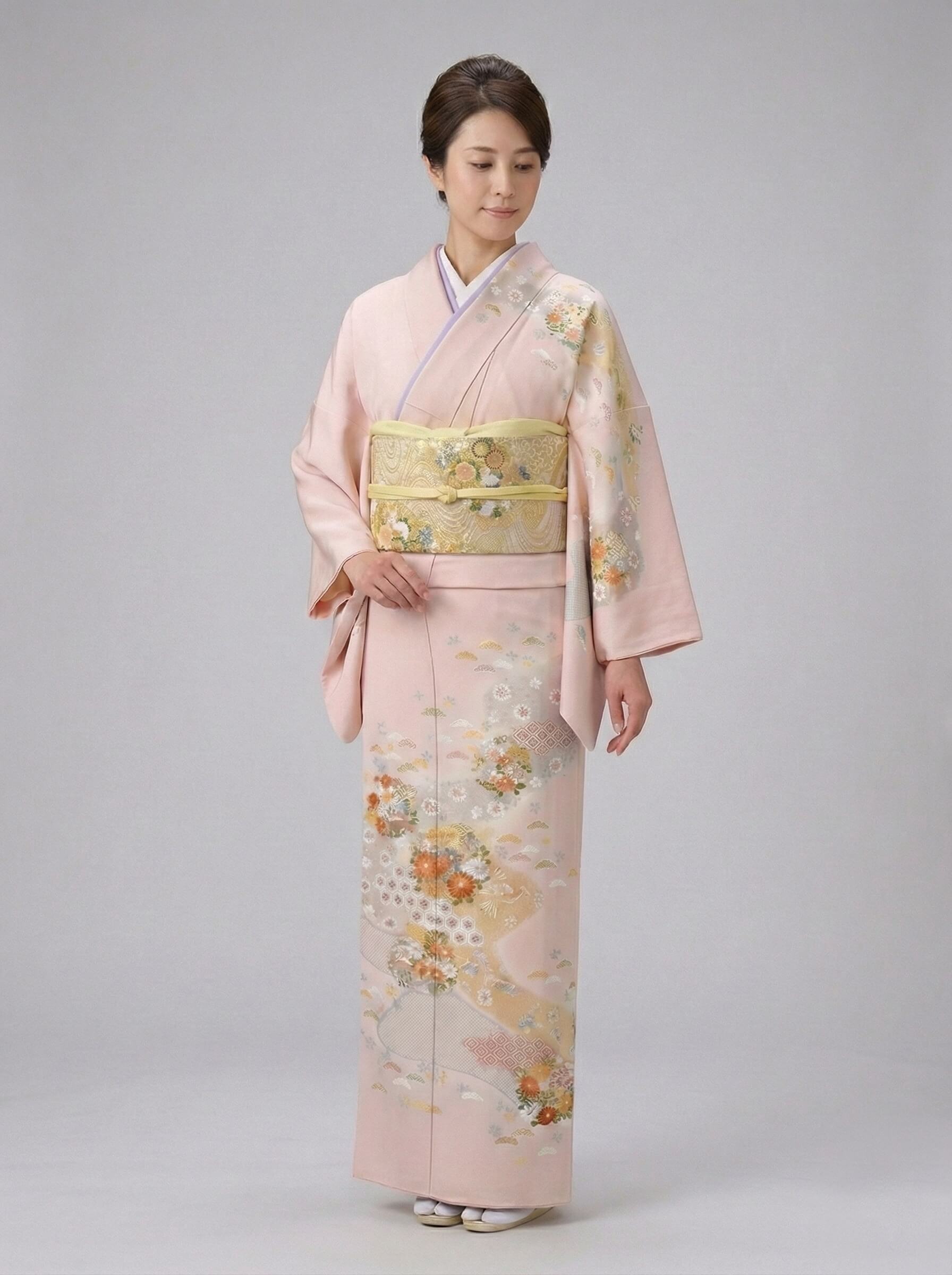 訪問着 黒地と白地に唐花