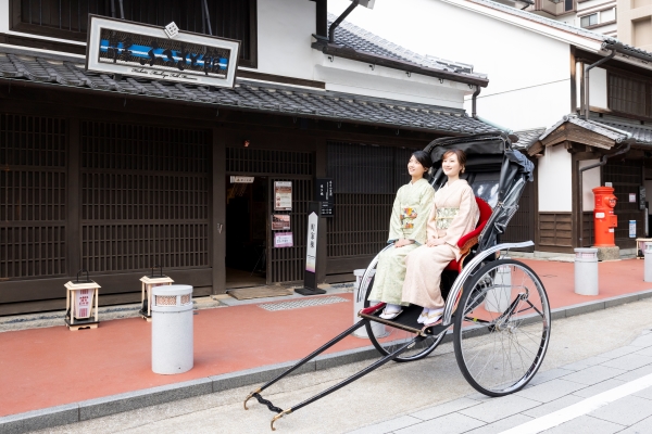 和凛博多　ふるさと館前