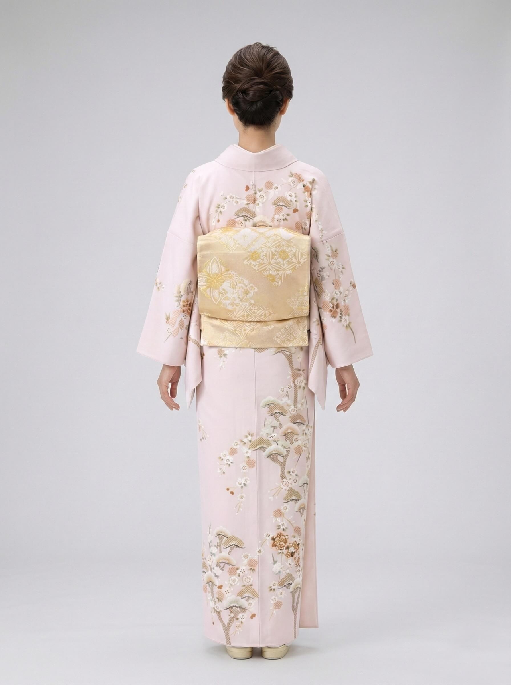 訪問着 黒地と白地に唐花