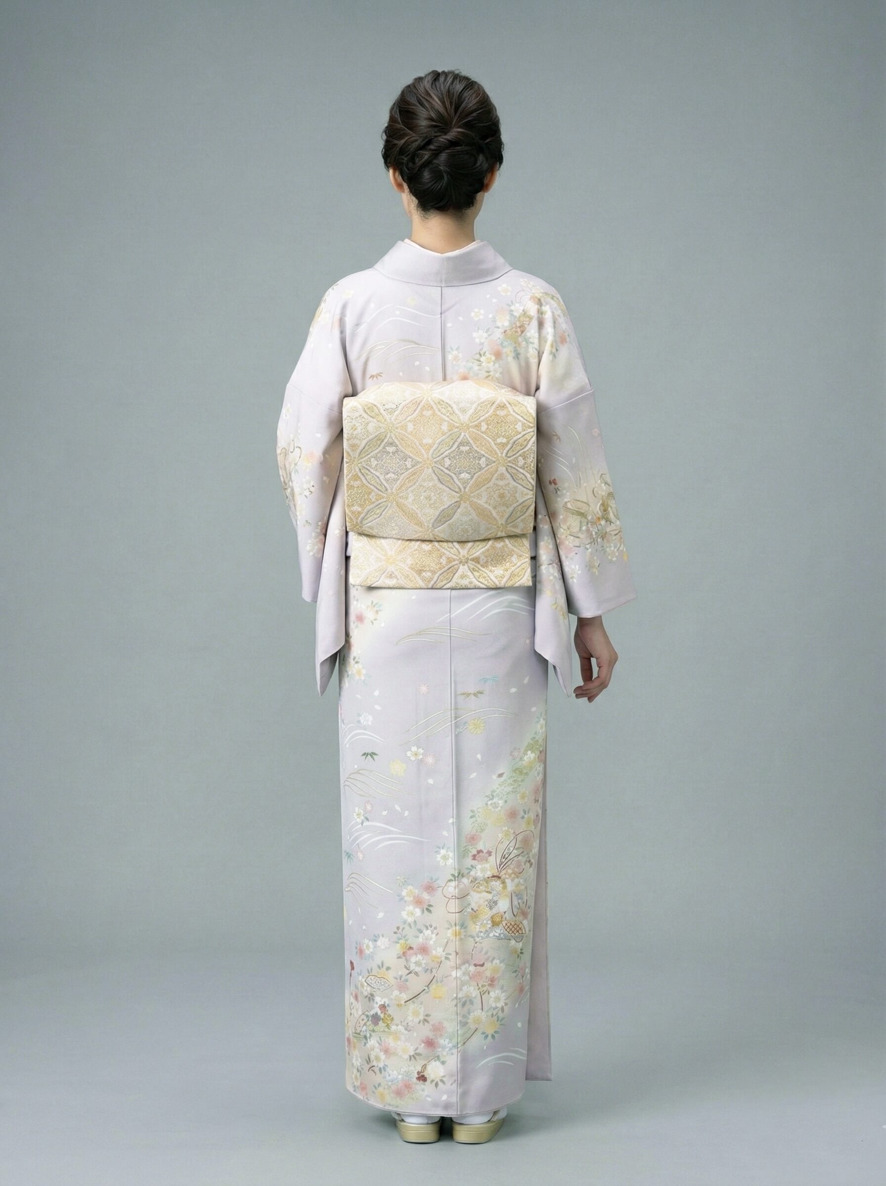 訪問着 黒地と白地に唐花