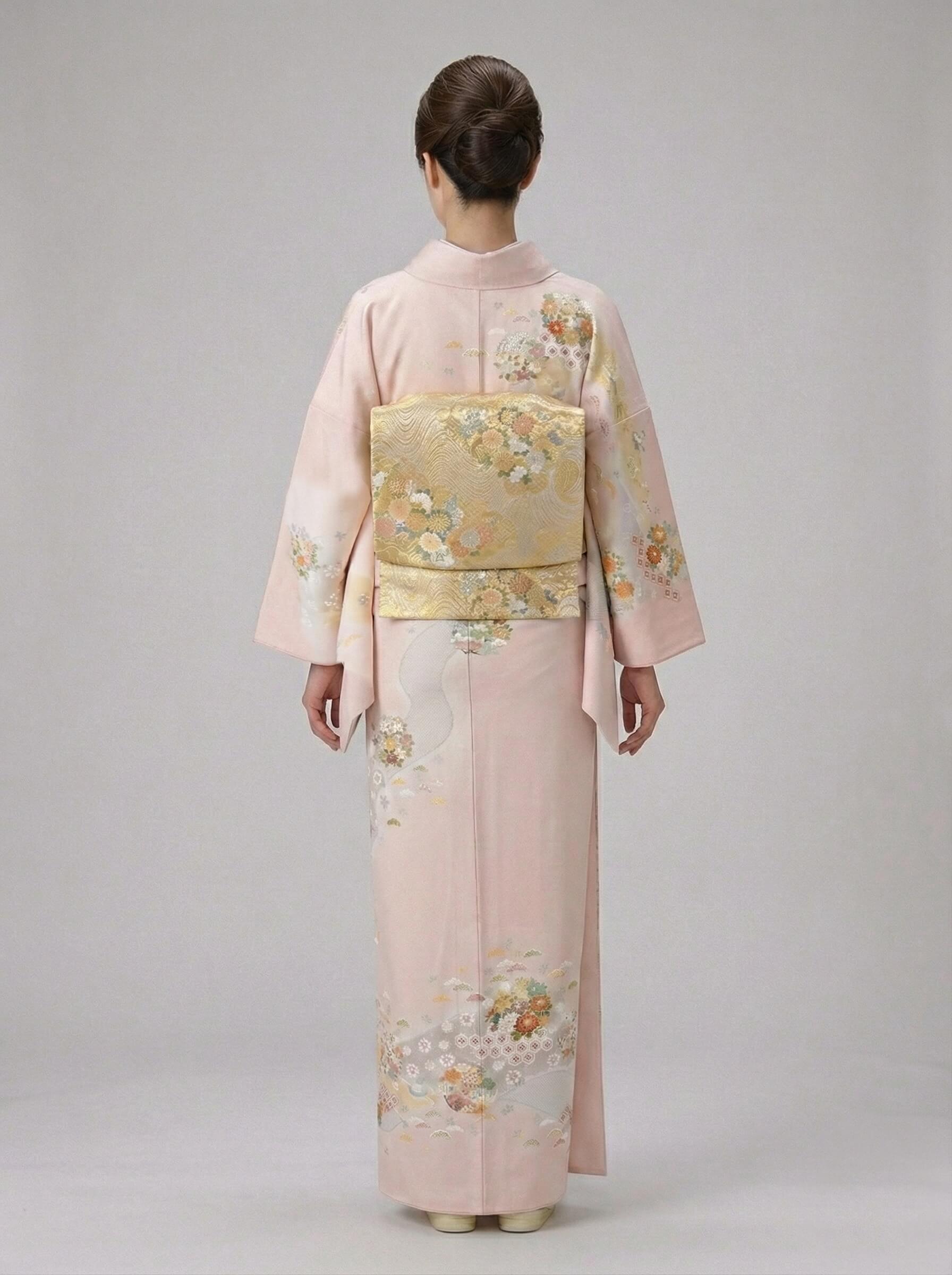 訪問着 黒地と白地に唐花