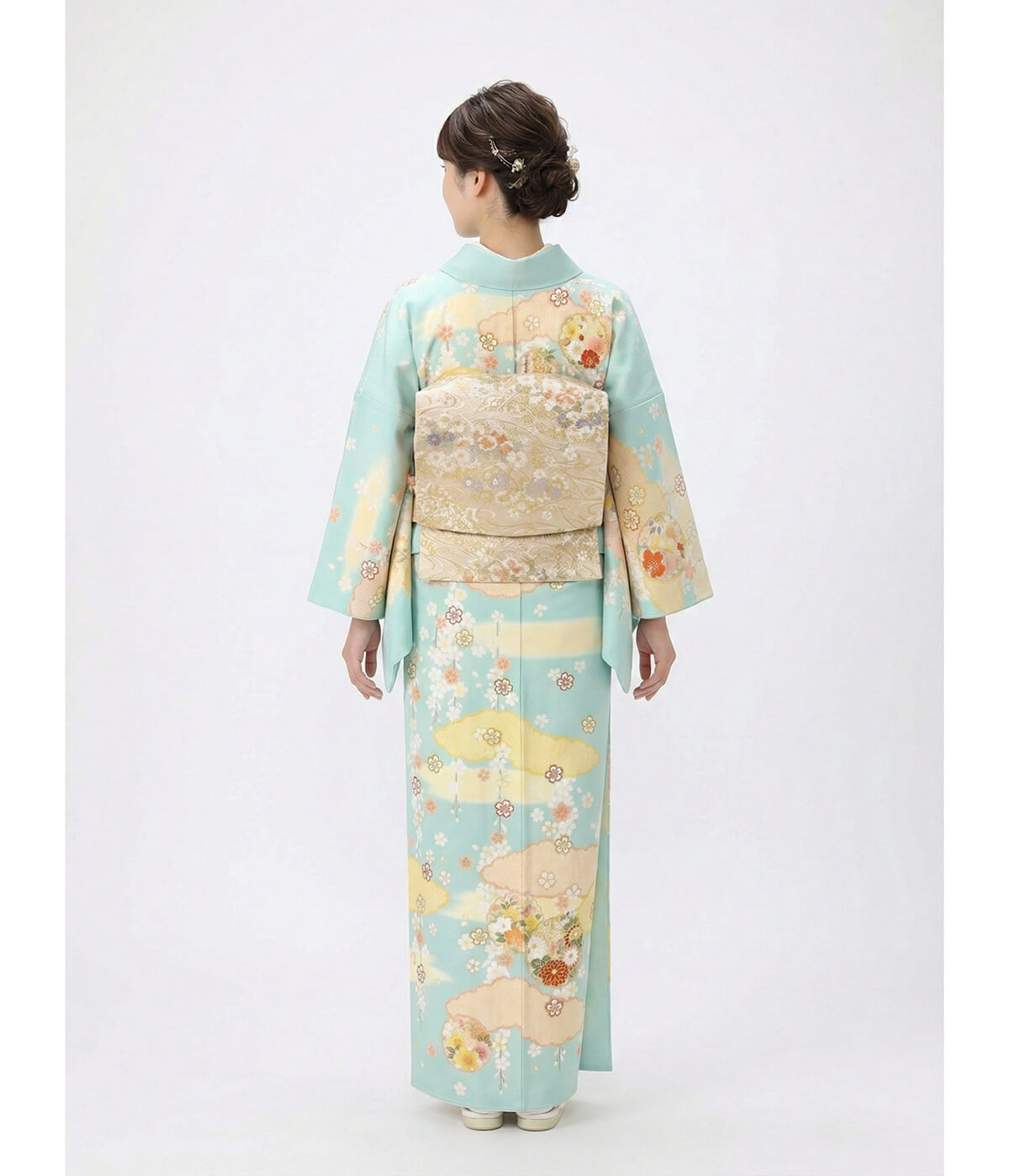 訪問着 黒地と白地に唐花